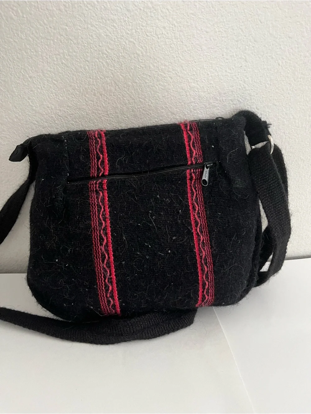 Peruvian embroidered crossbody shoulder bag. - Picture 6 of 13